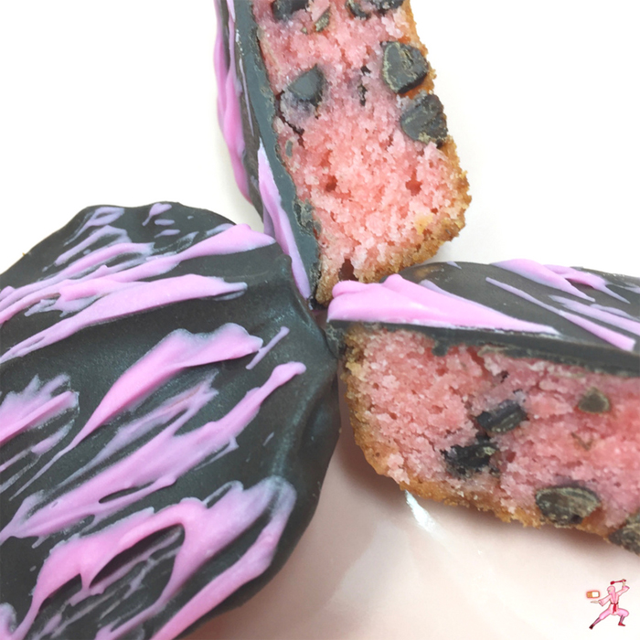best blondie recipe ever with strawberry and chocolate chips easy CHOCOLATE PINK BLONDIES EASY RECIPE PRETTY poetry